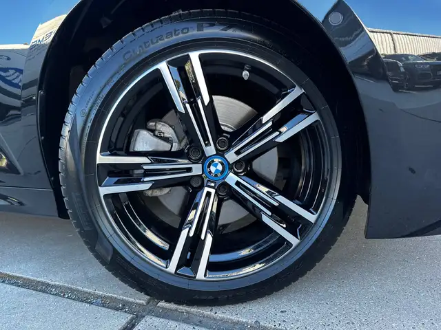 BMW 3 Series view 8