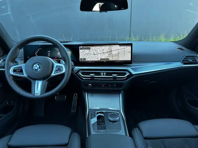 BMW 3 Series view 12