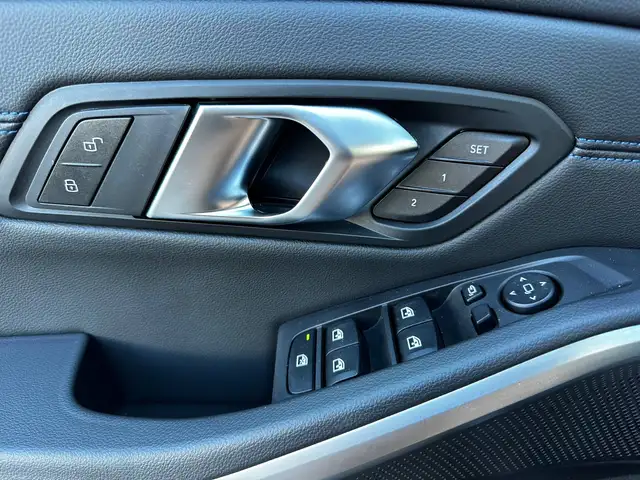 BMW 3 Series view 22