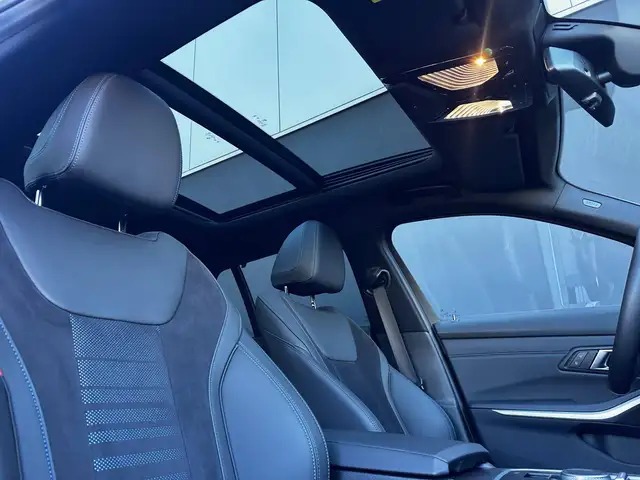 BMW 3 Series view 15