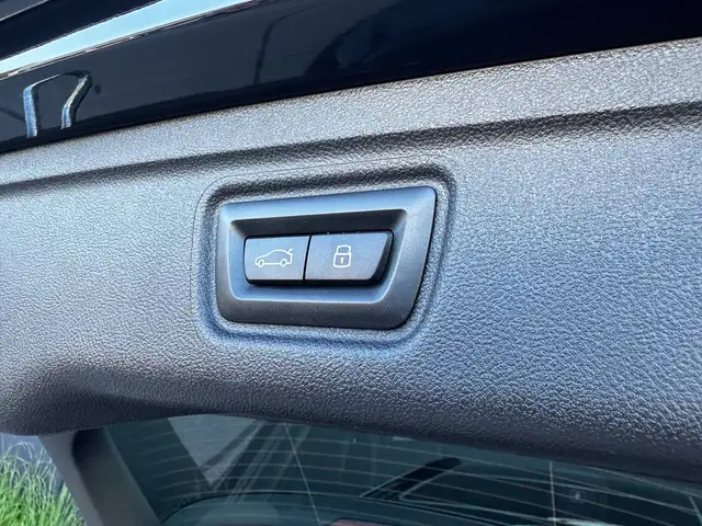 BMW 3 Series view 26