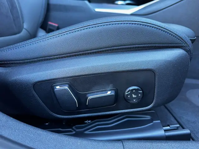 BMW 3 Series view 23