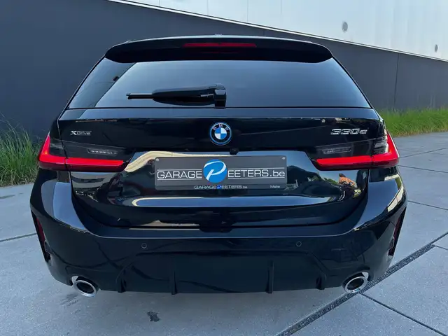 BMW 3 Series view 4