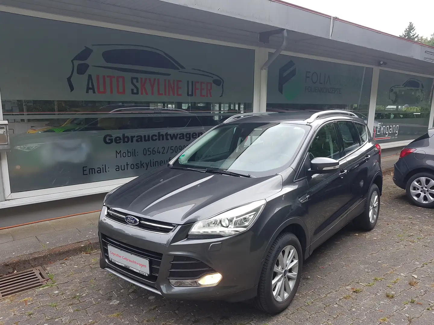 Ford Kuga 182PS Titanium AUTOMATIK+2HD+AHK+SCHECKHEFT+XENON Grau - 1