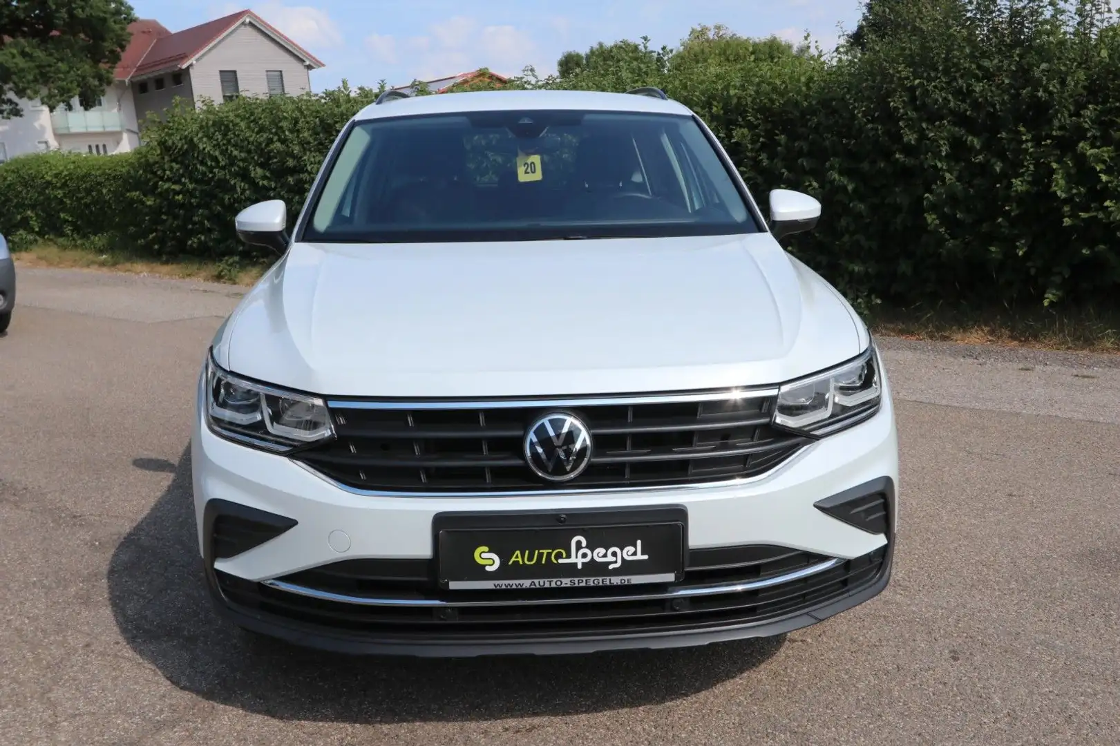 Volkswagen Tiguan Life Kamera360° Navi Carplay Matrix LED Weiß - 2