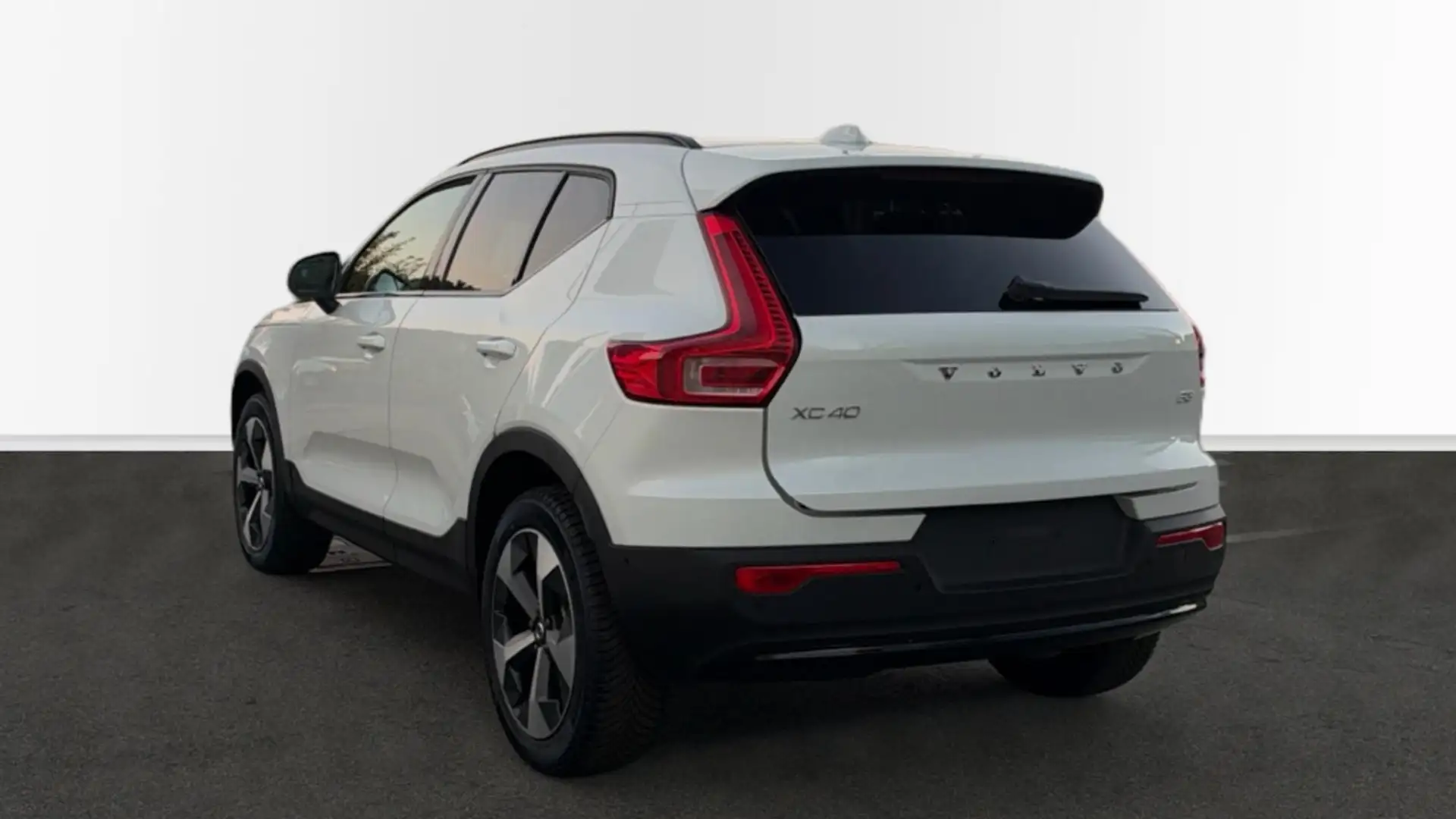 Volvo XC40 B3 Ultra Aut. Blanco - 2