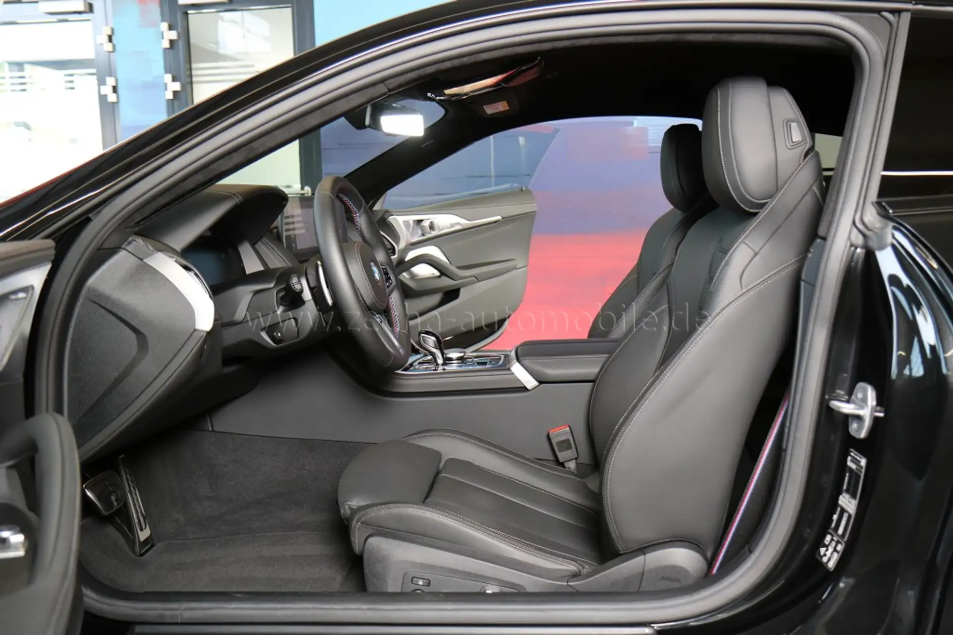 BMW 8 Series M850i 2025 검정 사진 6