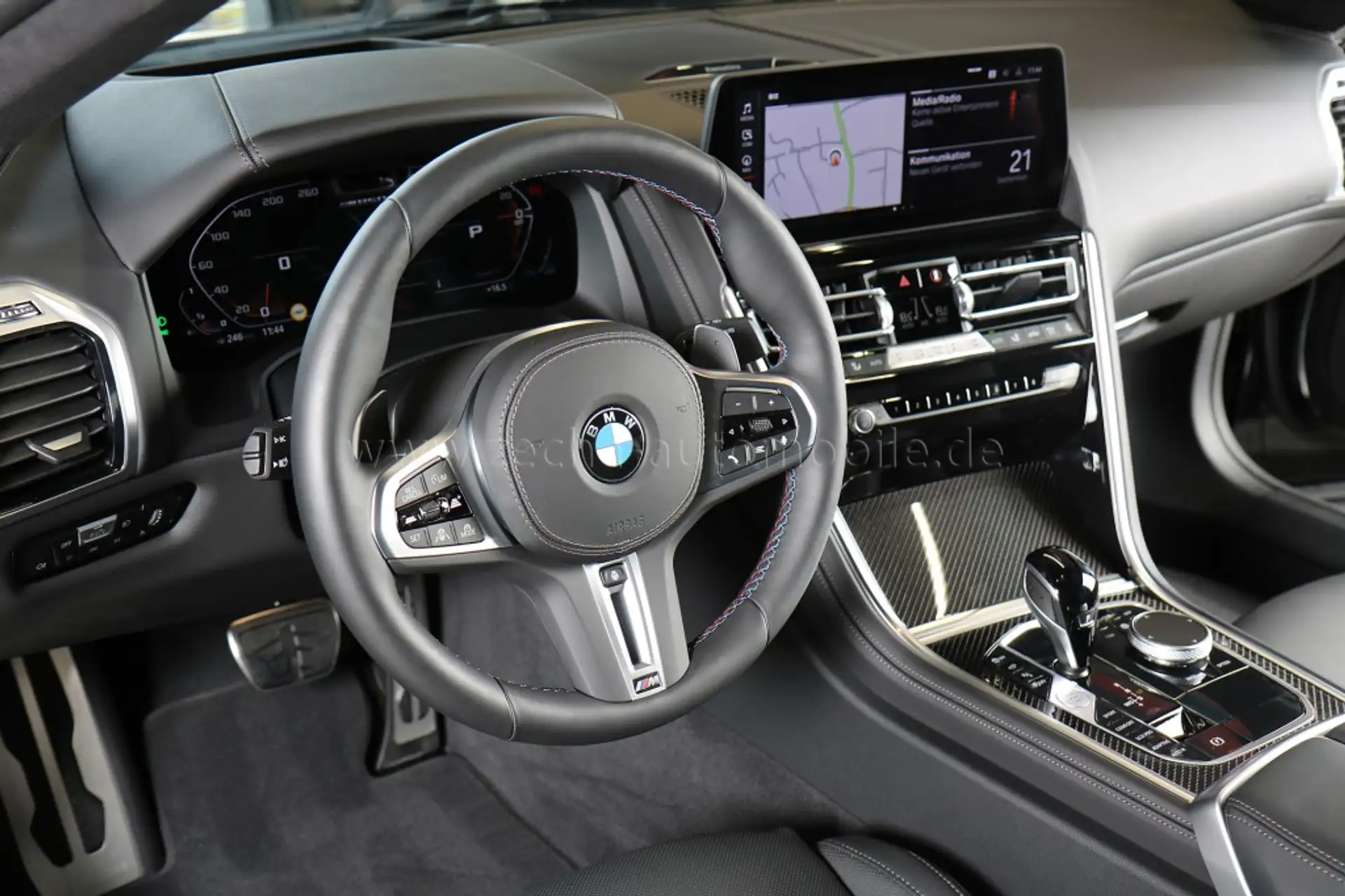 BMW 8 Series M850i 2025 검정 사진 8
