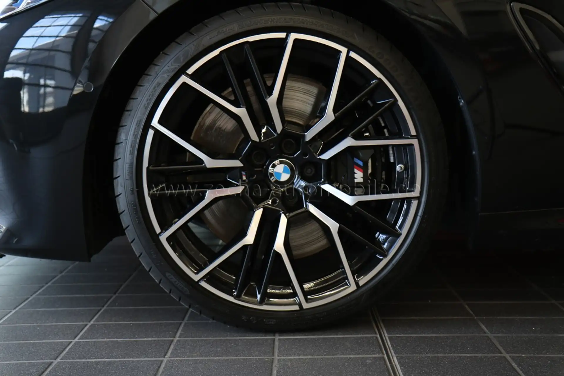 BMW 8 Series M850i 2025 검정 사진 5