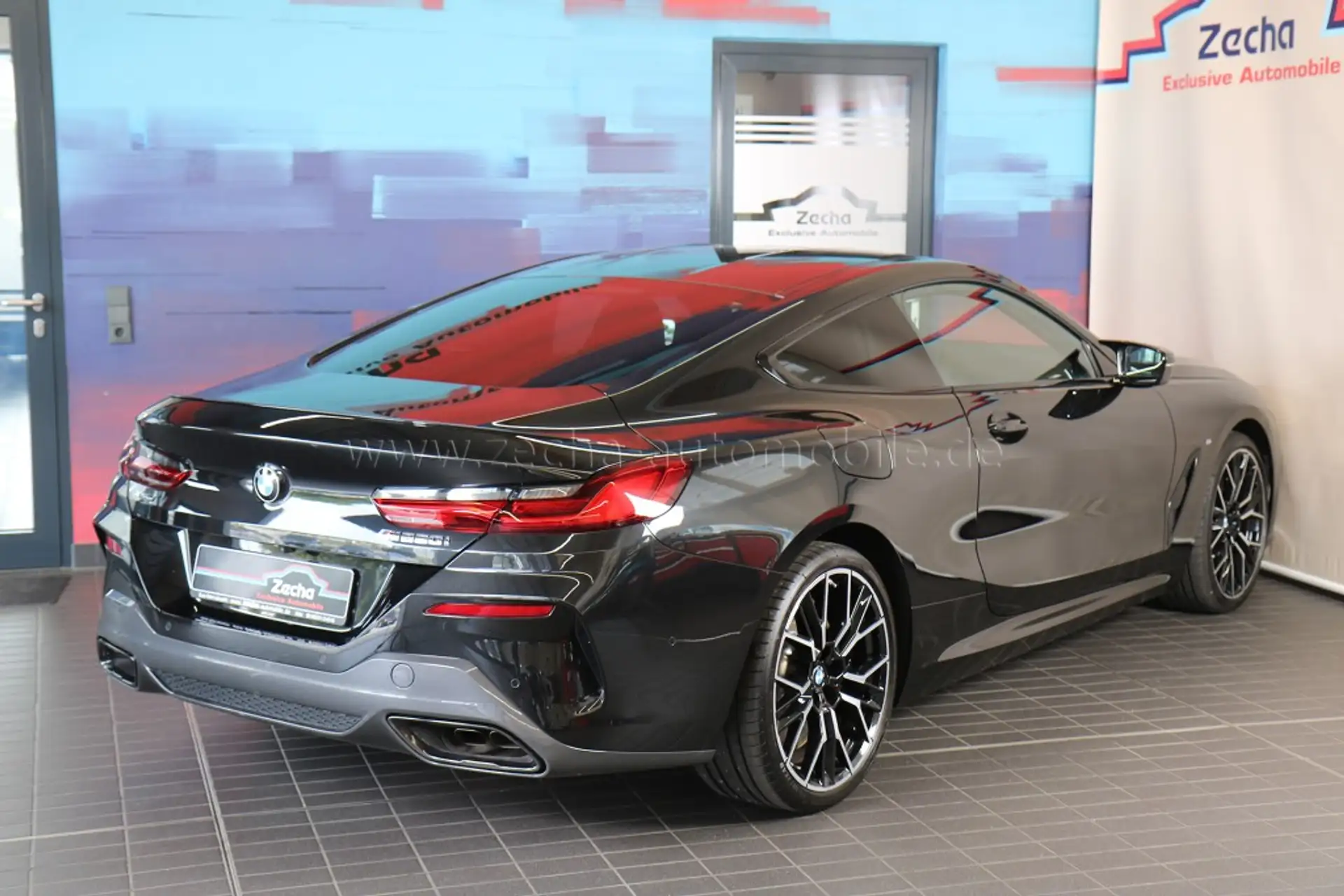 BMW 8 Series M850i 2025 검정 사진 3