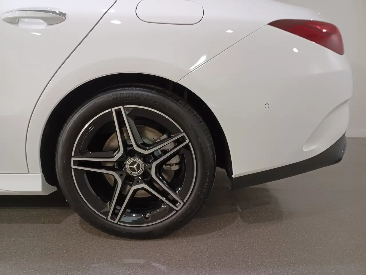 Mercedes-Benz CLA снимка Mercedes-Benz CLA