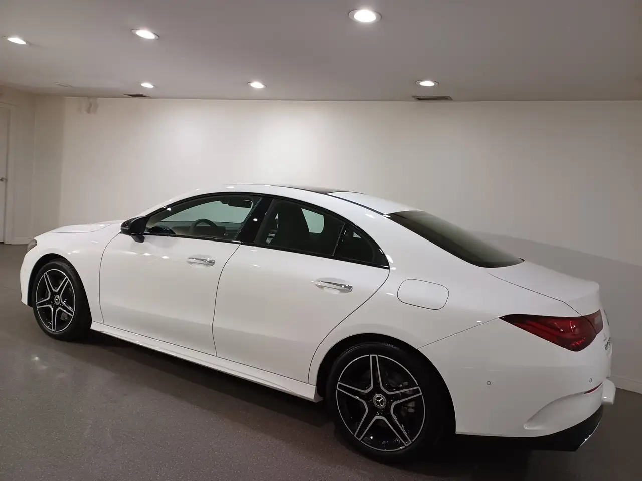 Mercedes-Benz CLA снимка Mercedes-Benz CLA