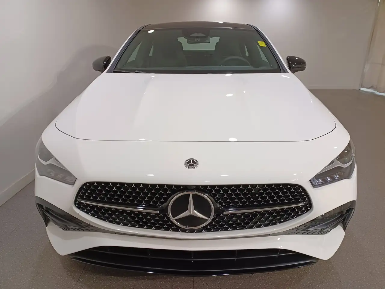 Mercedes-Benz CLA снимка Mercedes-Benz CLA