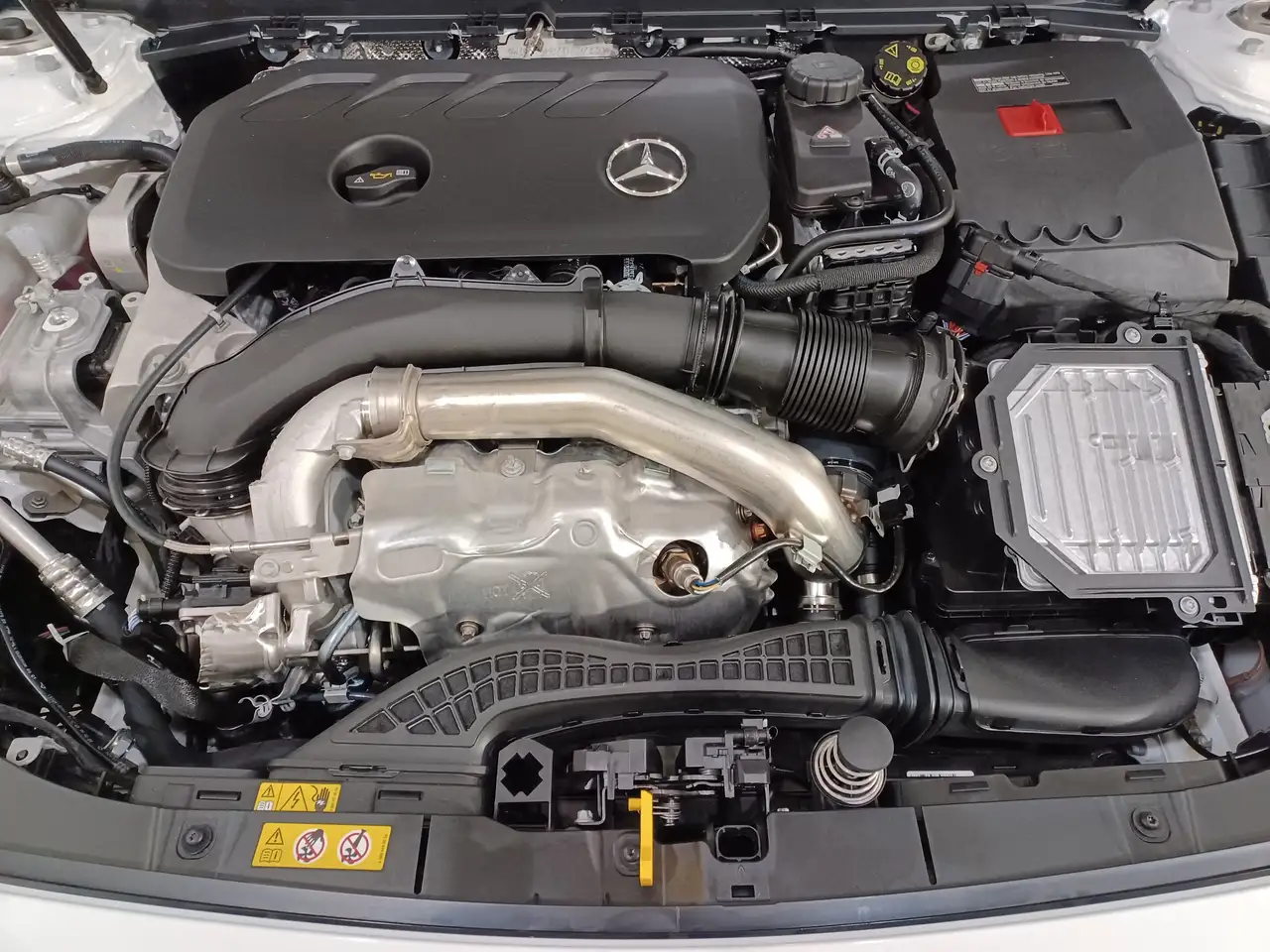 Mercedes-Benz CLA снимка Mercedes-Benz CLA