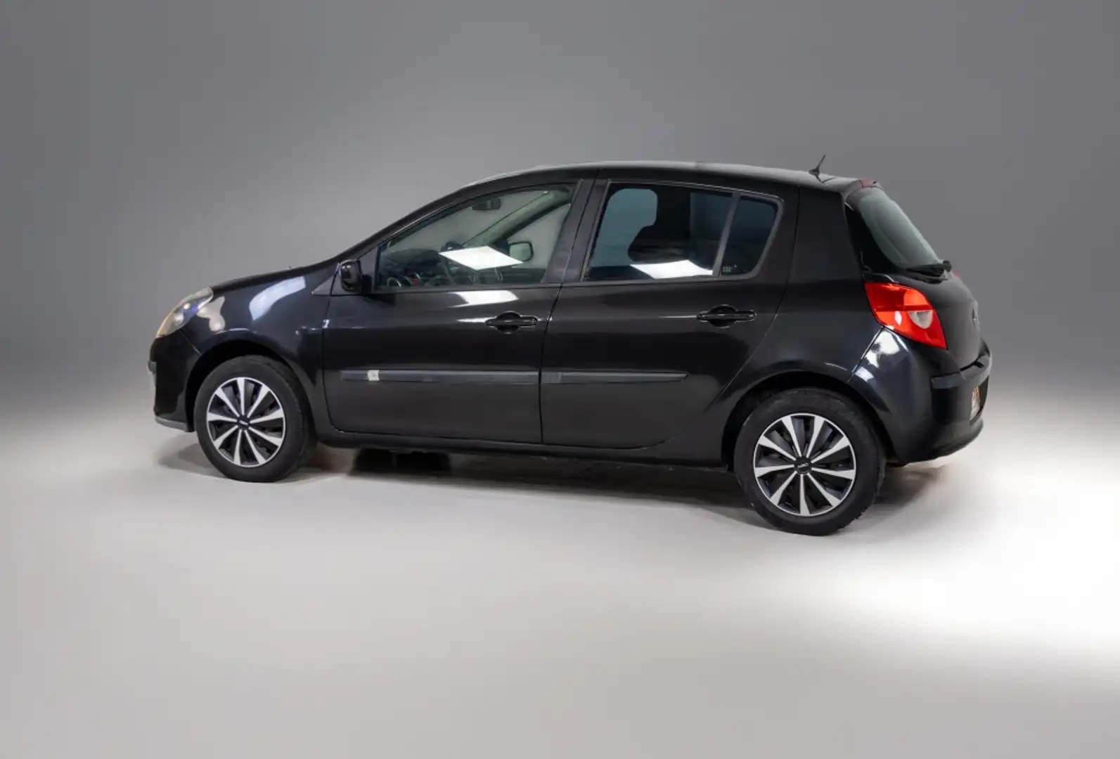 Renault Clio 1.4 Confort Dynamique Zwart - 2