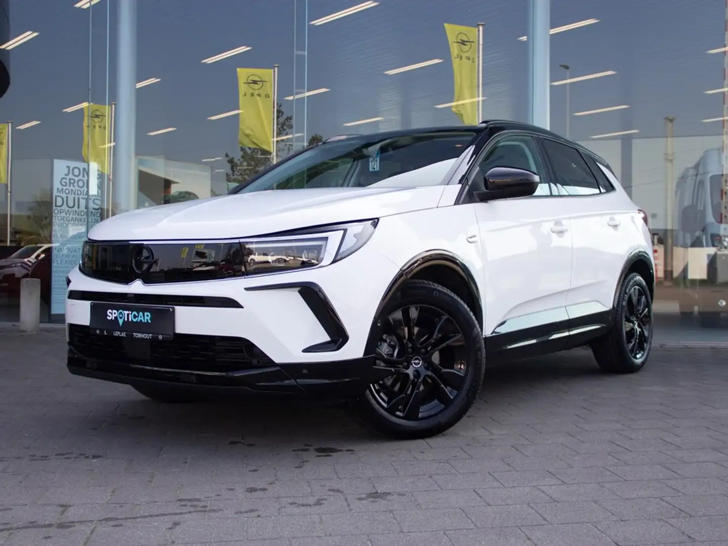 Opel Grandland GS 1.2 AT8 130PK |GPS|TREKHAAK|KEYLESS|ELEK KOFFER Bílá - 1