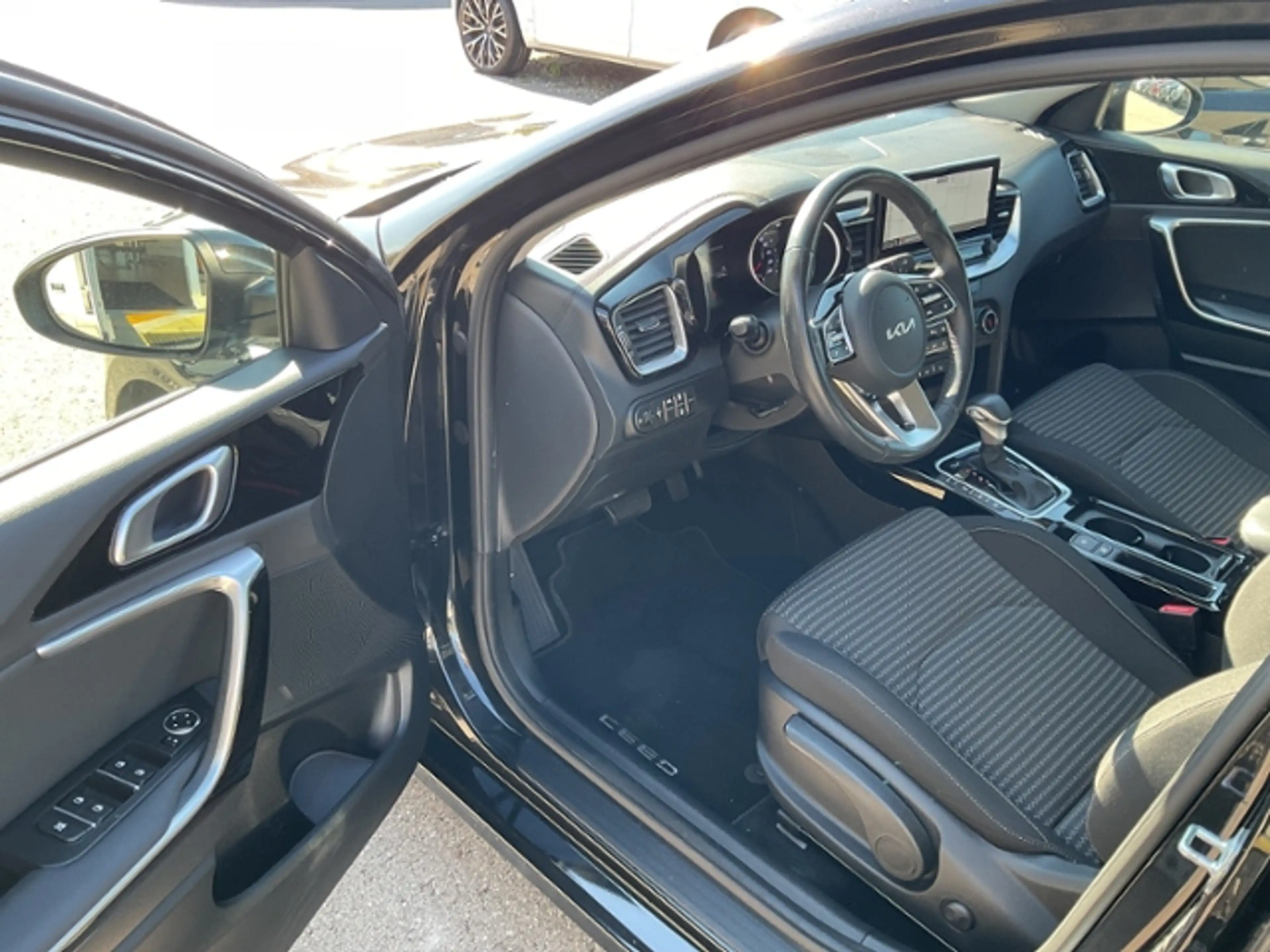 Kia Ceed / cee'd 1,5 Vision AT NAVI Kamera ACC DAB — photo 15