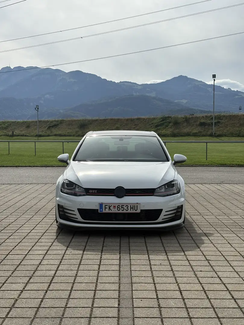 Volkswagen Golf GTI Performance - 2