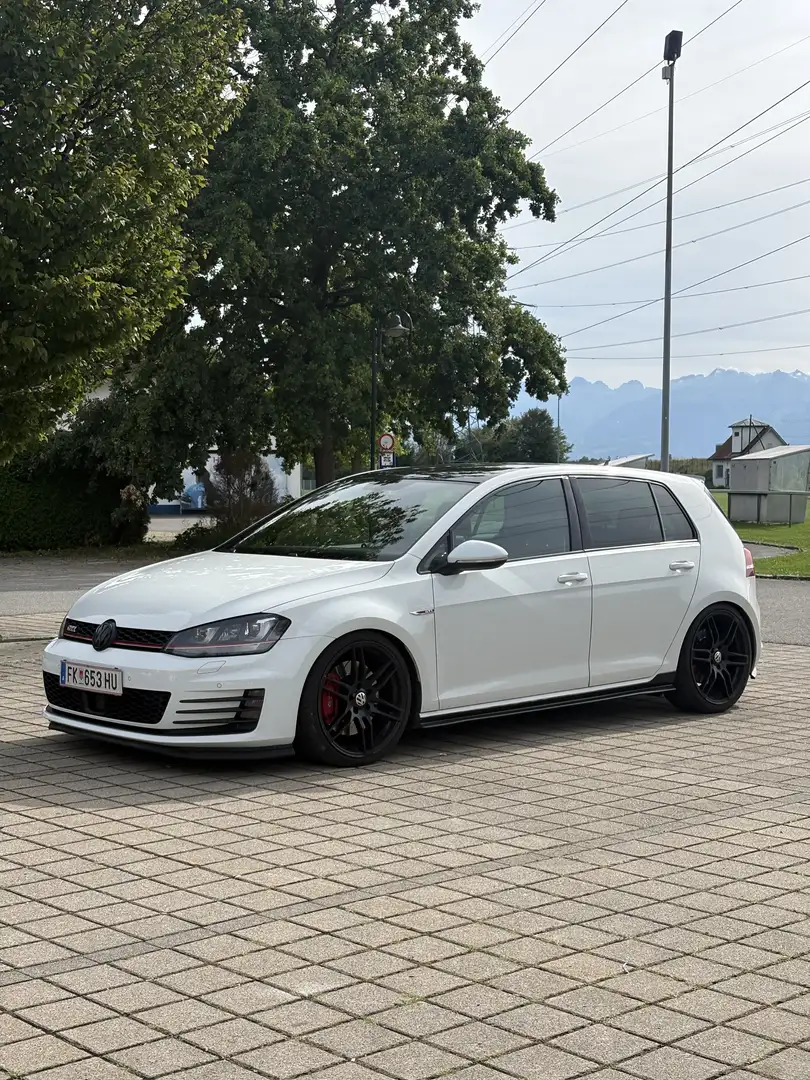Volkswagen Golf GTI Performance - 1
