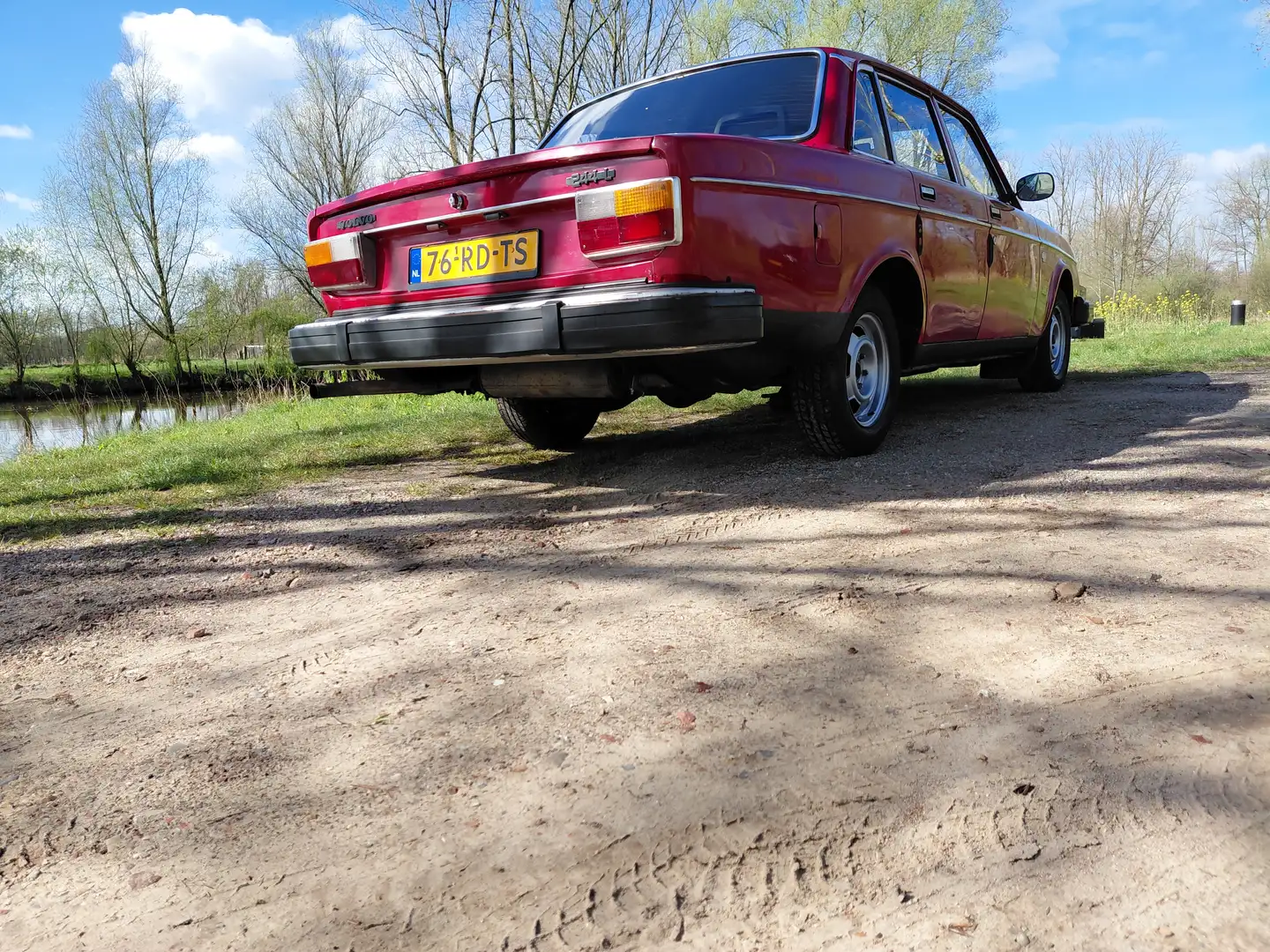 Volvo 244 244 2.0 L Rojo - 2