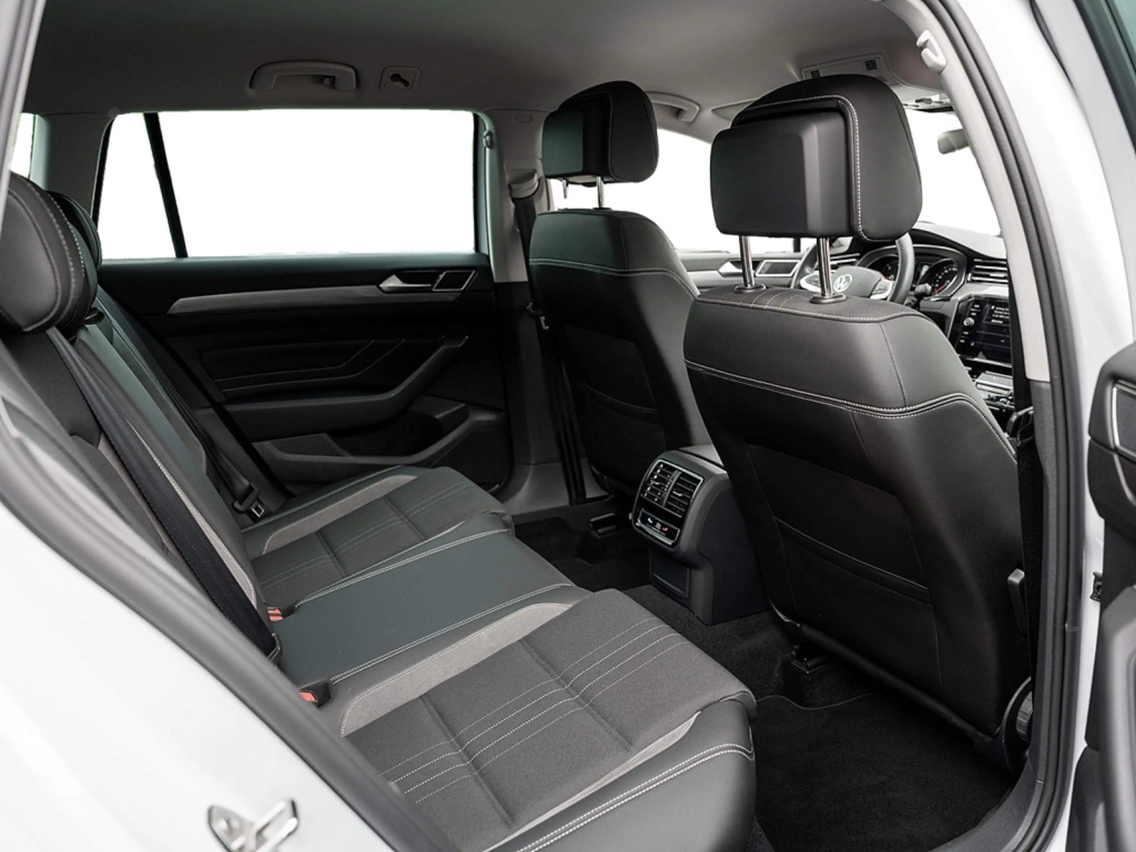 Volkswagen Passat Alltrack 2.0 TDI 4M AHK KAM LED SHZ — photo 5