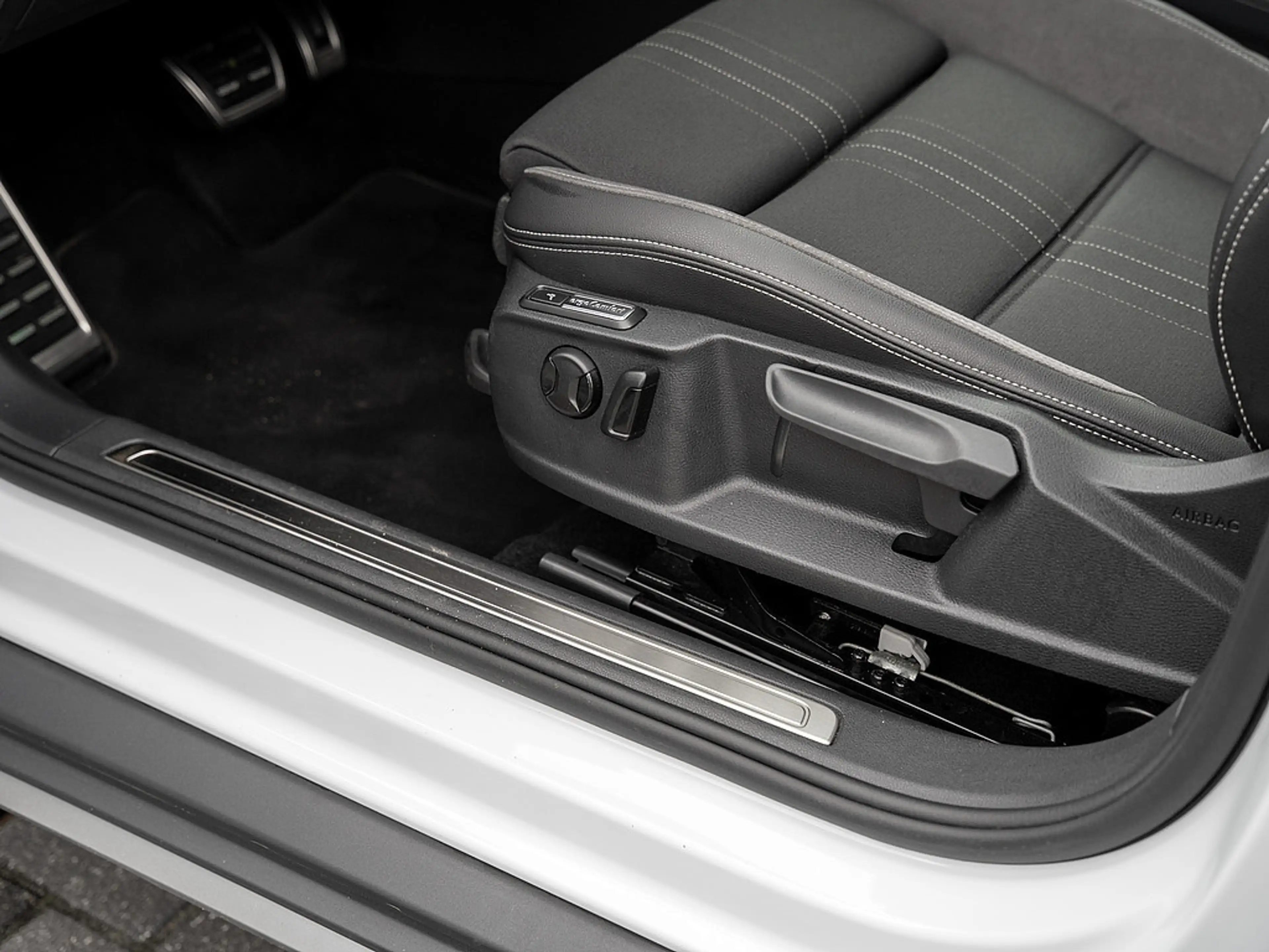 Volkswagen Passat Alltrack 2.0 TDI 4M AHK KAM LED SHZ — photo 15