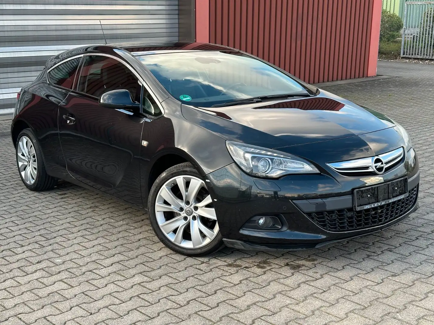 Opel Astra J GTC Innovation - 1