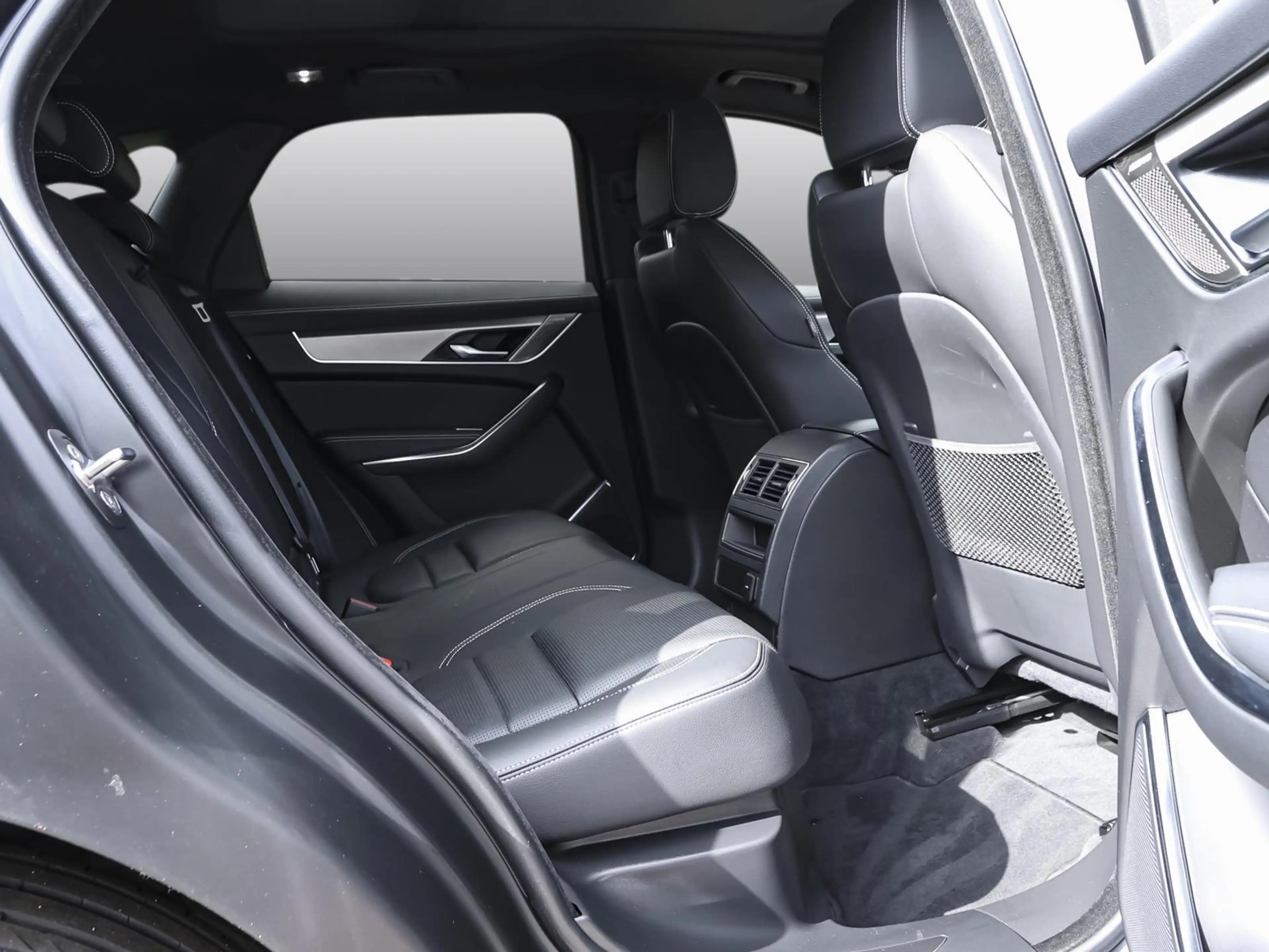 Jaguar F-Pace P400e R-Dynamic SE AWD ACC PANO NAVI RFK — photo 8