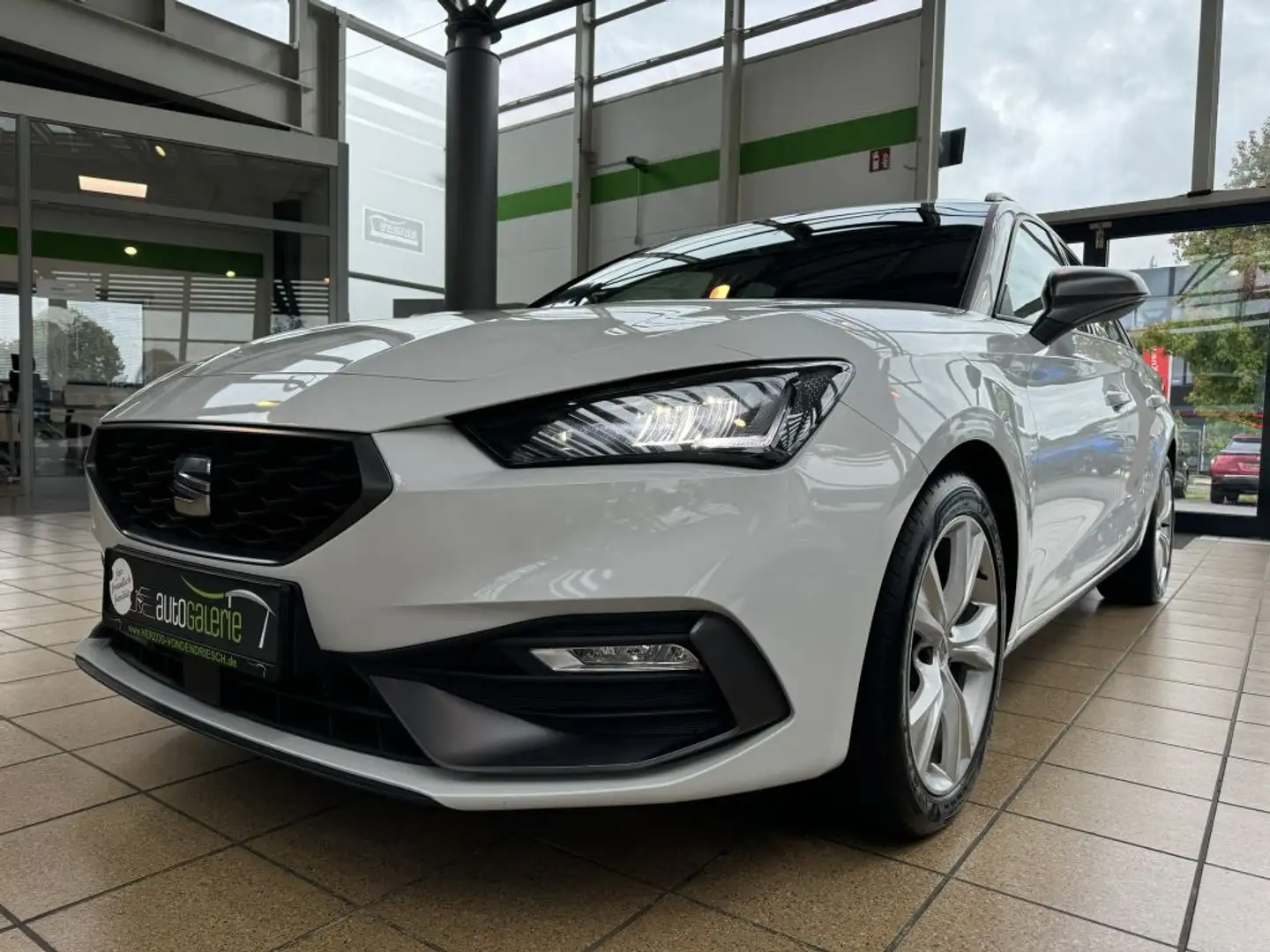 SEAT Leon Sportstourer 1.5 eTSI ACT OPF DSG FR Wit - 1