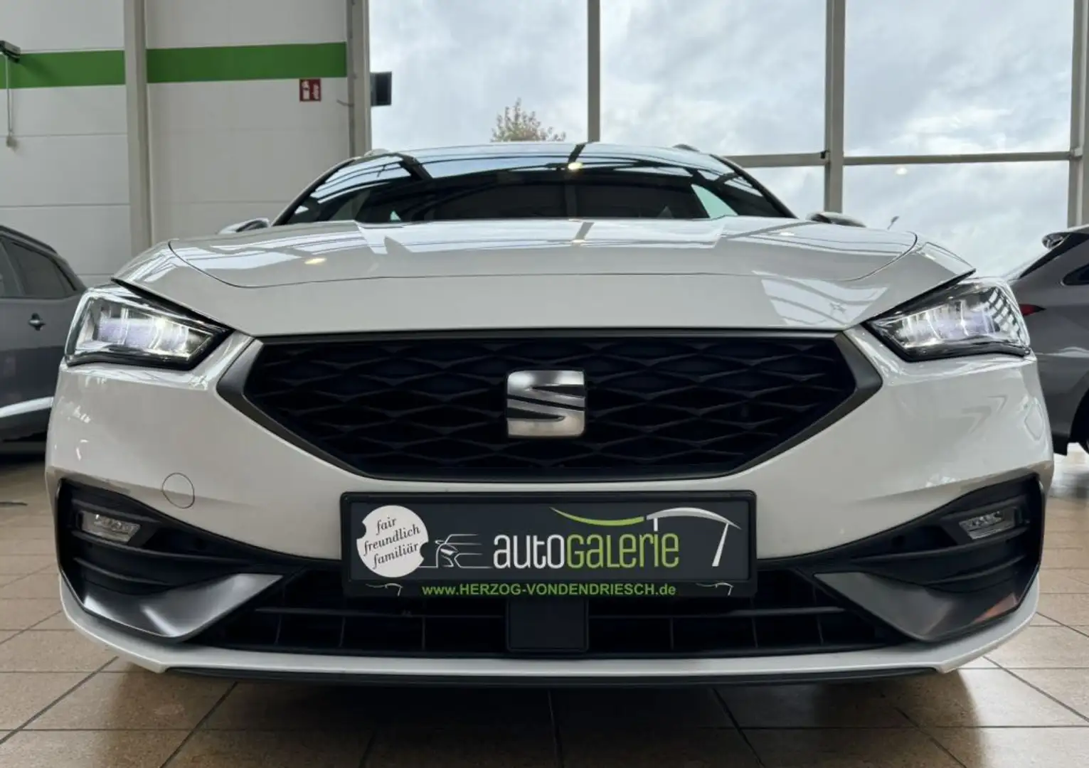 SEAT Leon Sportstourer 1.5 eTSI ACT OPF DSG FR Wit - 2