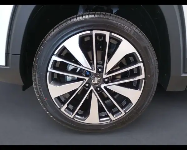 DR Automobiles DR5 view 9