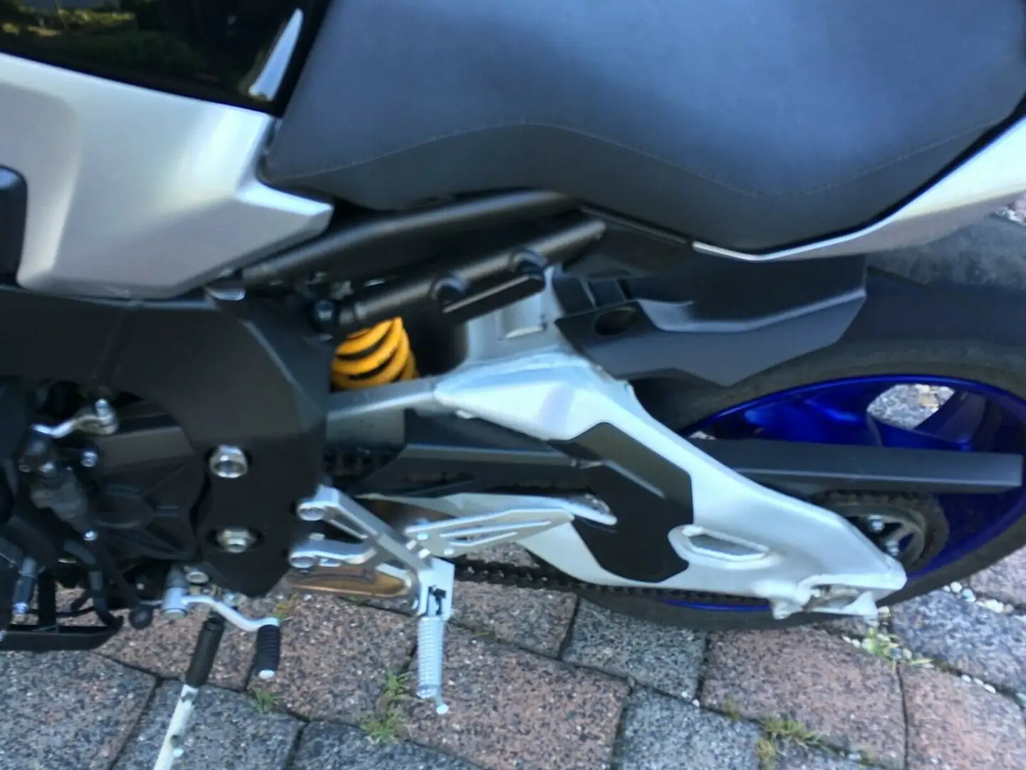 Yamaha MT-10 Ezüst - 1