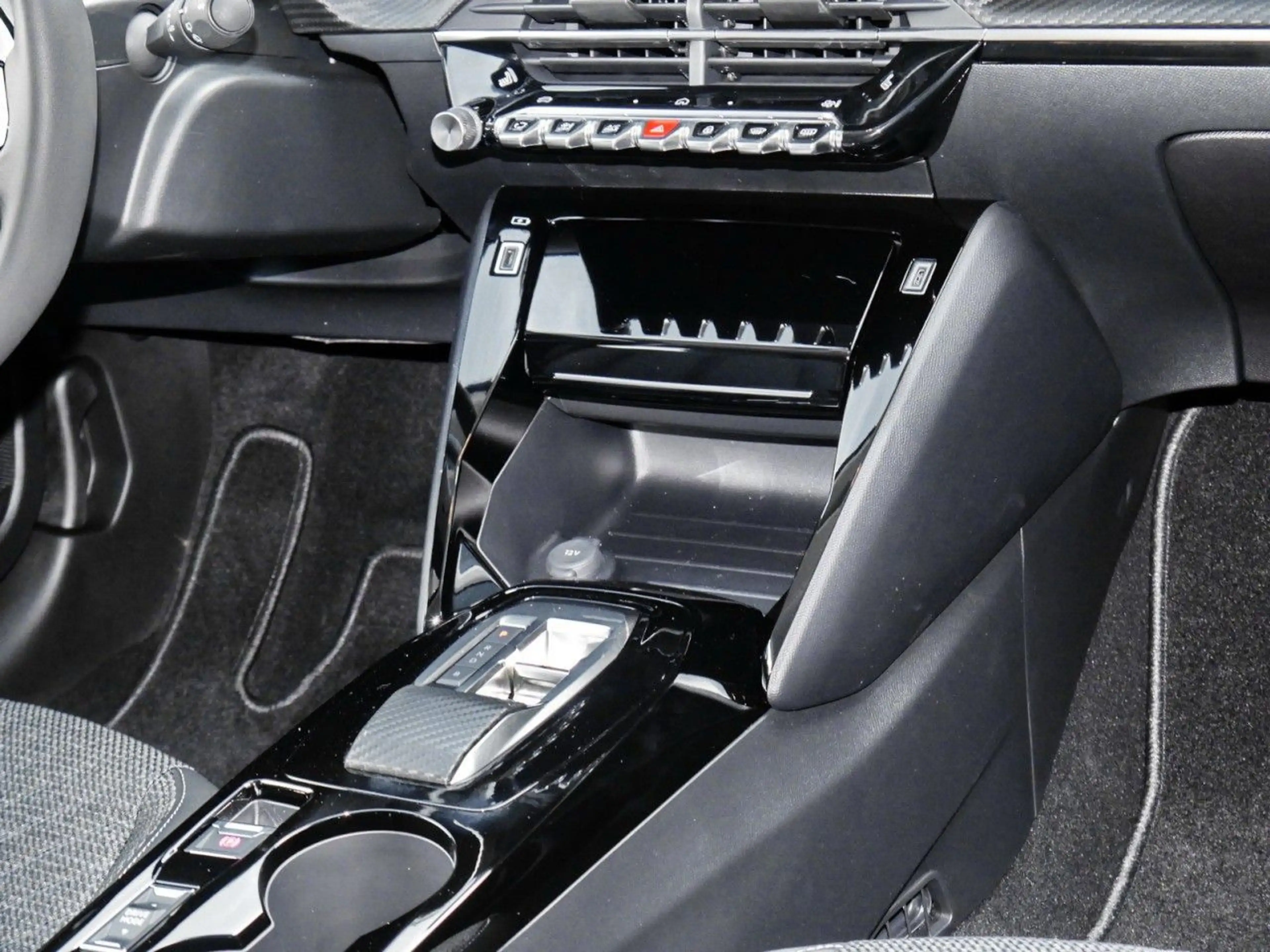 Peugeot 208 -e Allure 136 360Kamera+Navi+Klimaautomatik — photo 8