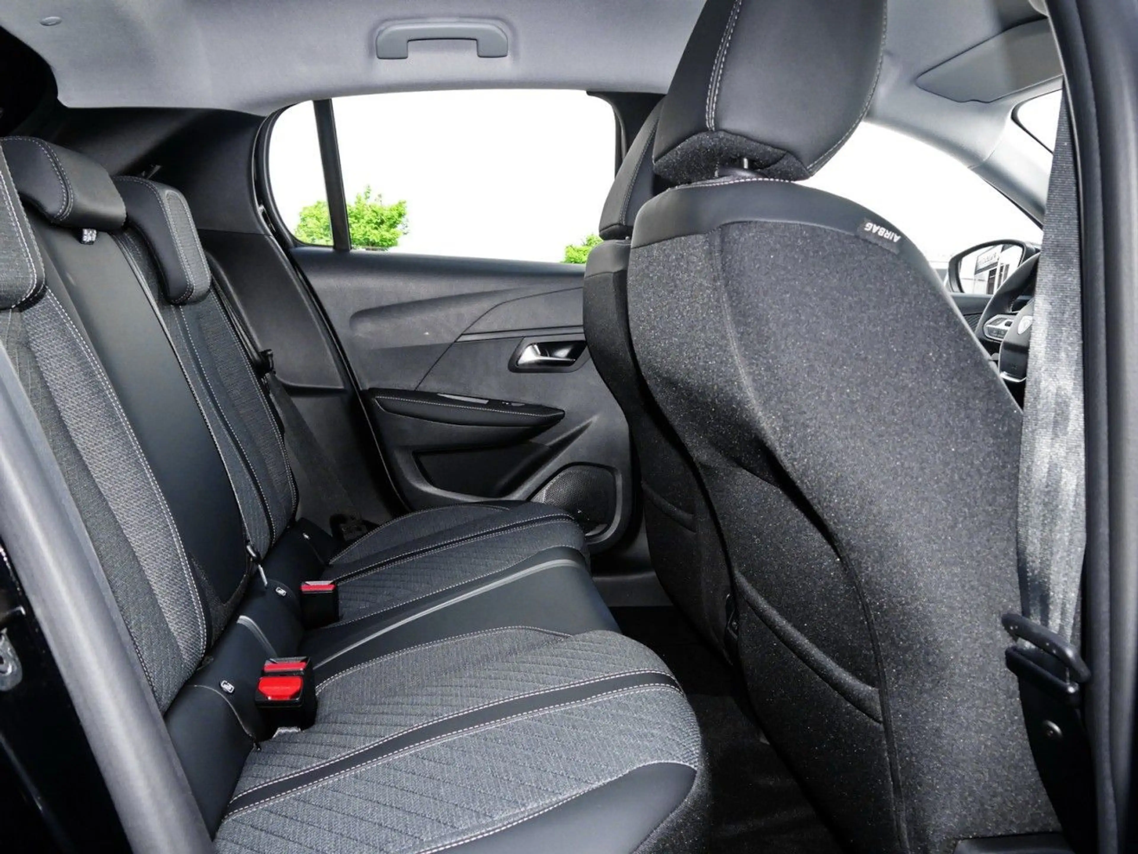 Peugeot 208 -e Allure 136 360Kamera+Navi+Klimaautomatik — photo 9