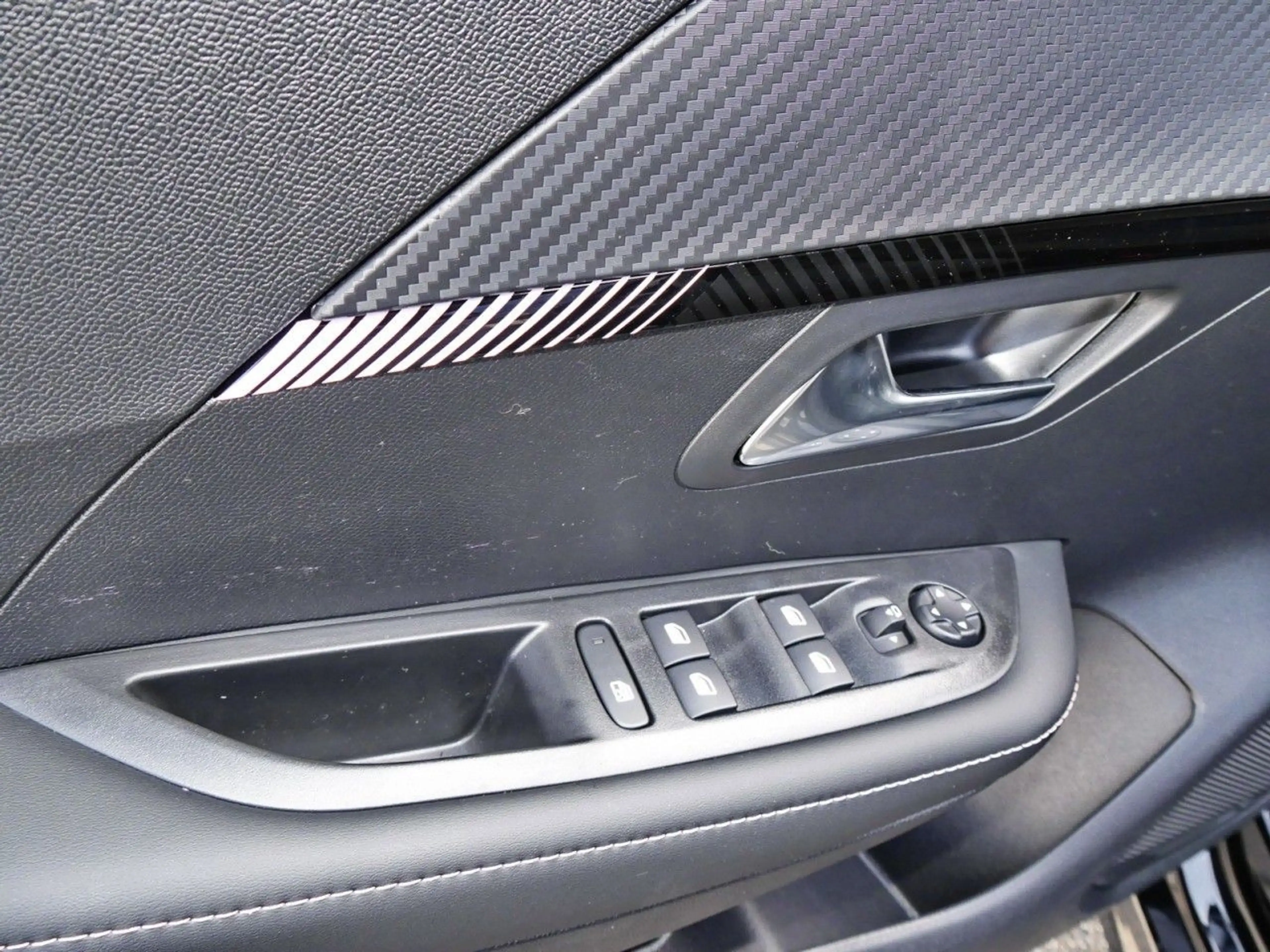 Peugeot 208 -e Allure 136 360Kamera+Navi+Klimaautomatik — photo 11
