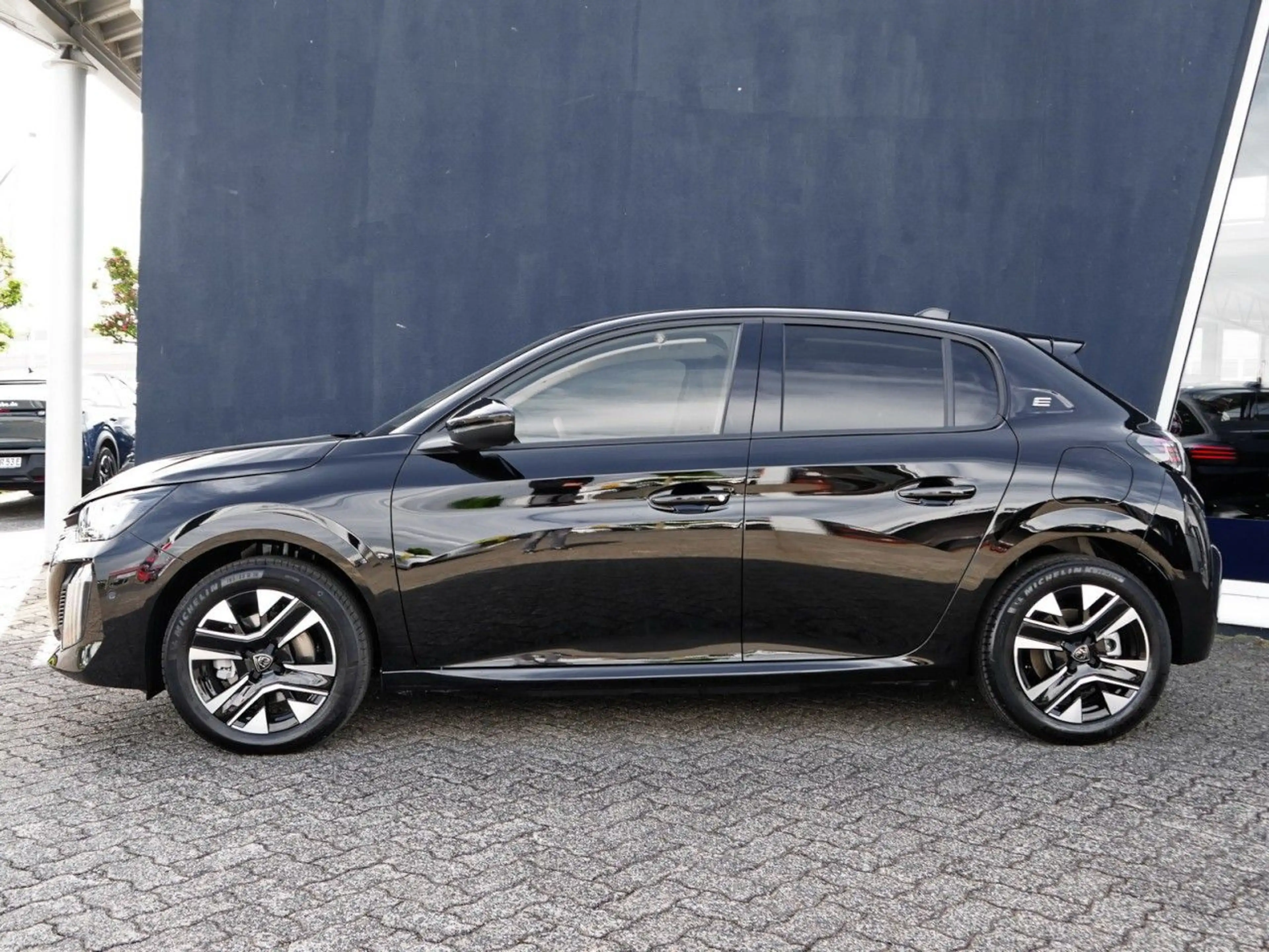 Peugeot 208 -e Allure 136 360Kamera+Navi+Klimaautomatik — photo 3