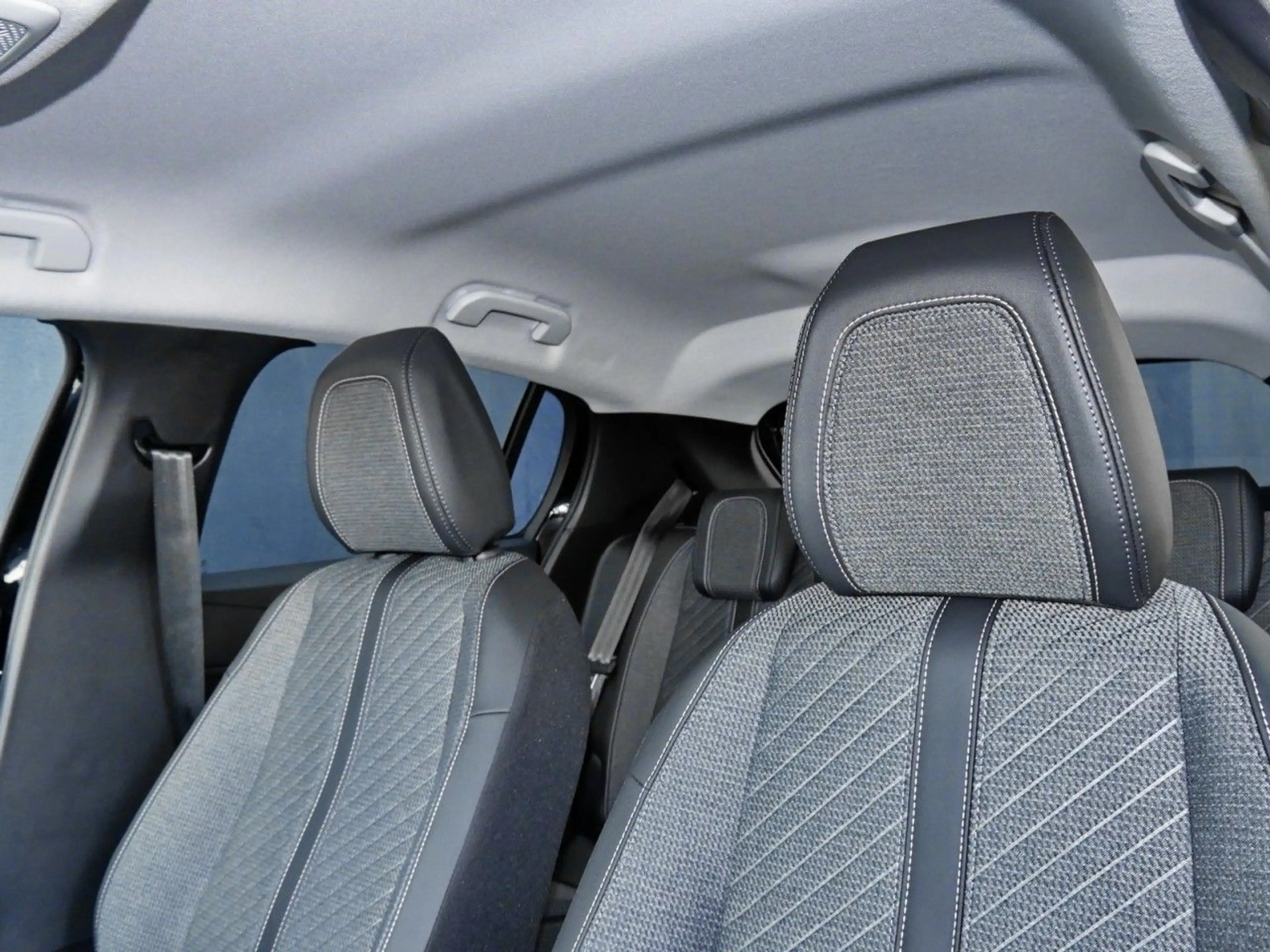 Peugeot 208 -e Allure 136 360Kamera+Navi+Klimaautomatik — photo 12