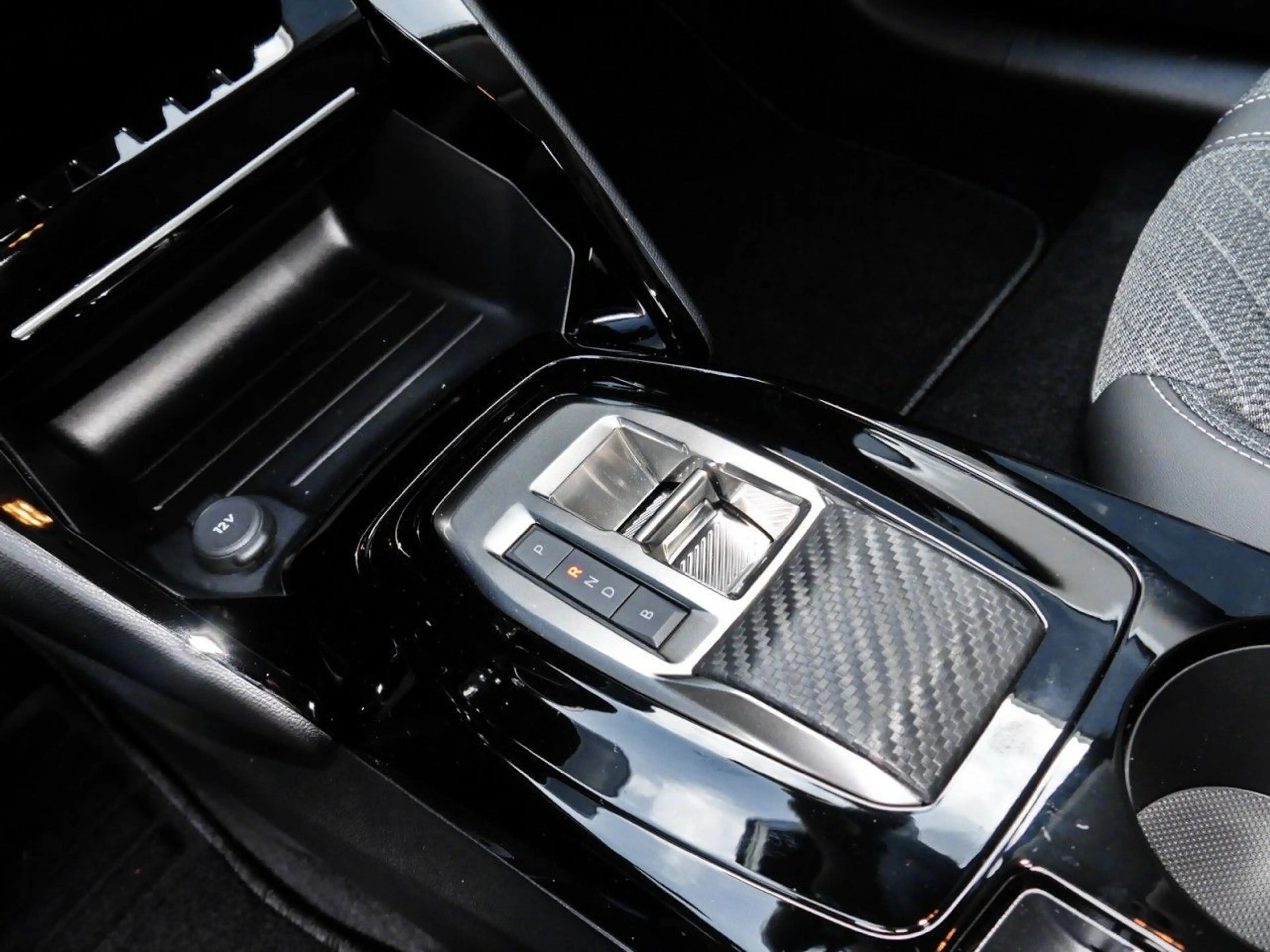 Peugeot 208 -e Allure 136 360Kamera+Navi+Klimaautomatik — photo 15