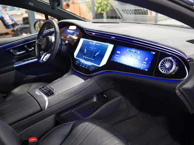 Mercedes-Benz EQE view 10