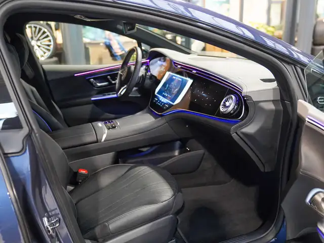 Mercedes-Benz EQE view 9