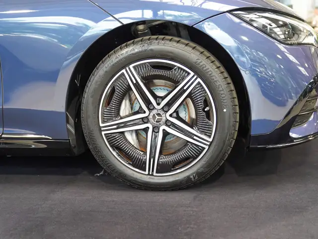 Mercedes-Benz EQE view 2