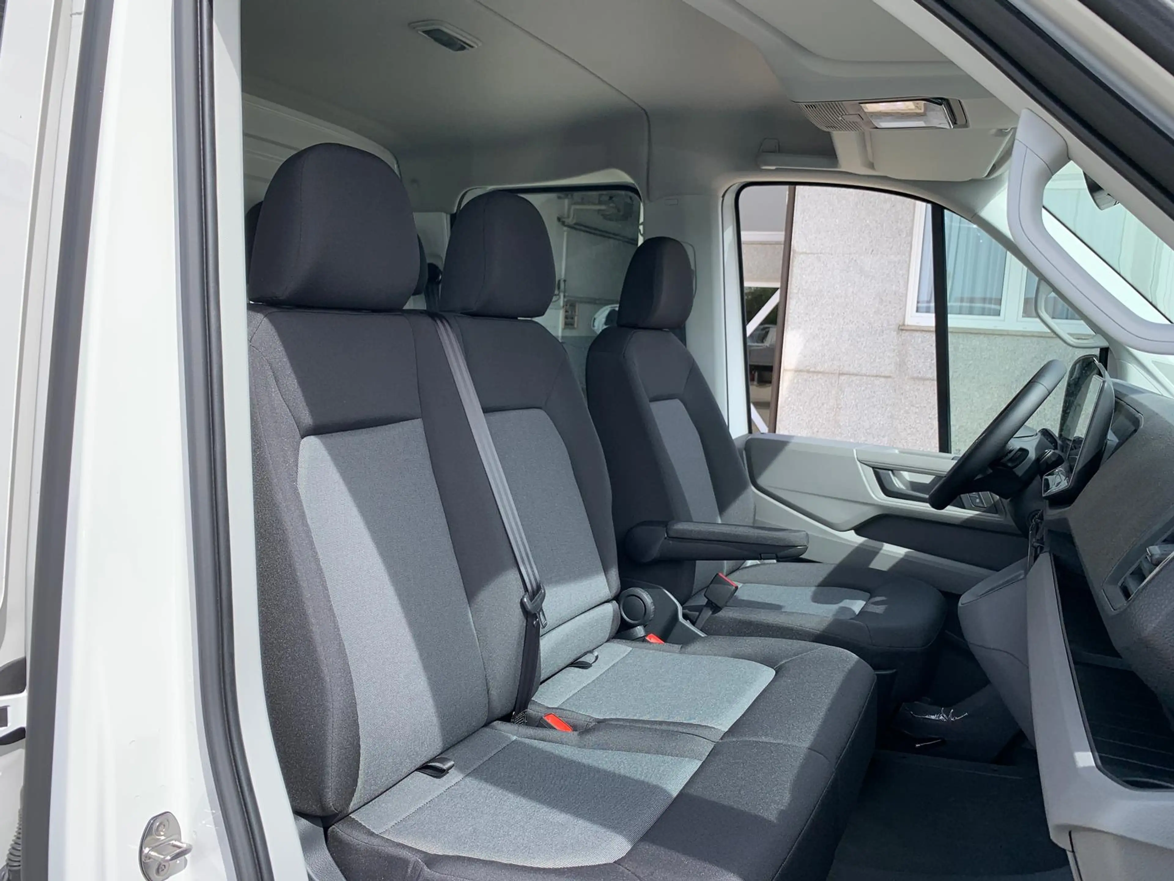 Volkswagen Crafter 35 Doka 4Motion LR L4 AHK App LED UPE77' 2+3Garant — photo 11