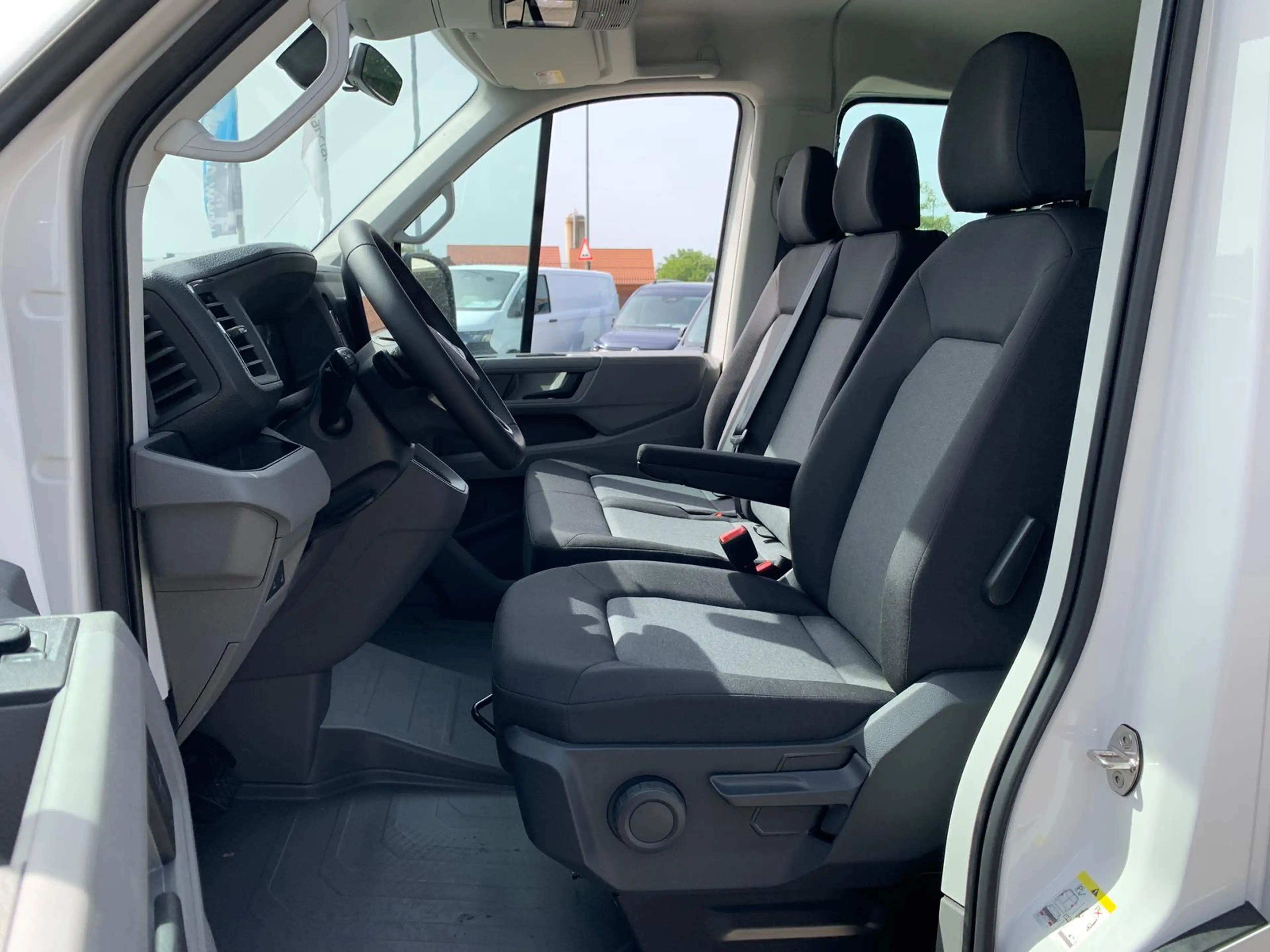 Volkswagen Crafter 35 Doka 4Motion LR L4 AHK App LED UPE77' 2+3Garant — photo 8