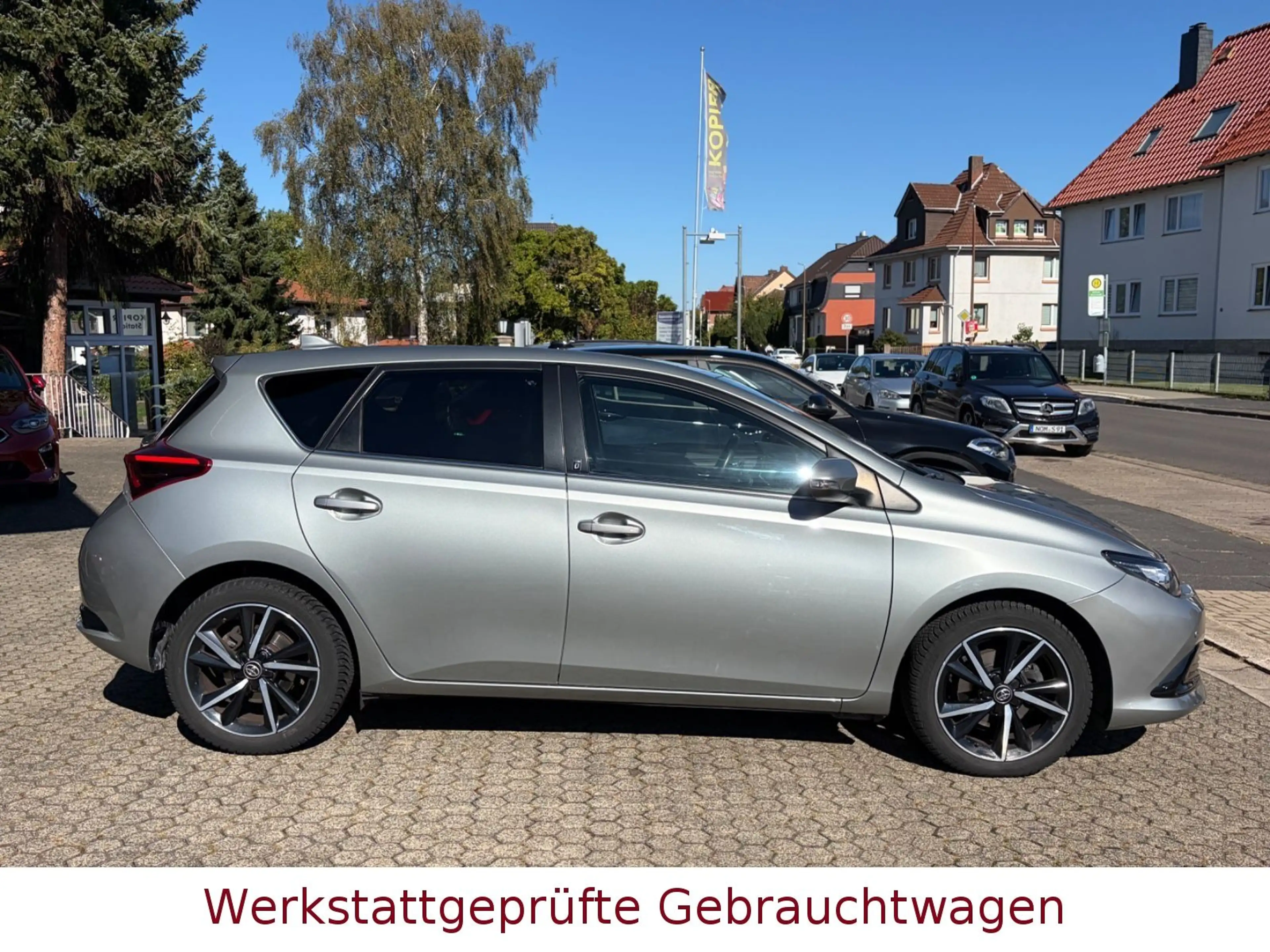 Toyota Auris Team*Kamera*Sitzheizung*PDC*1.HAND* — photo 4