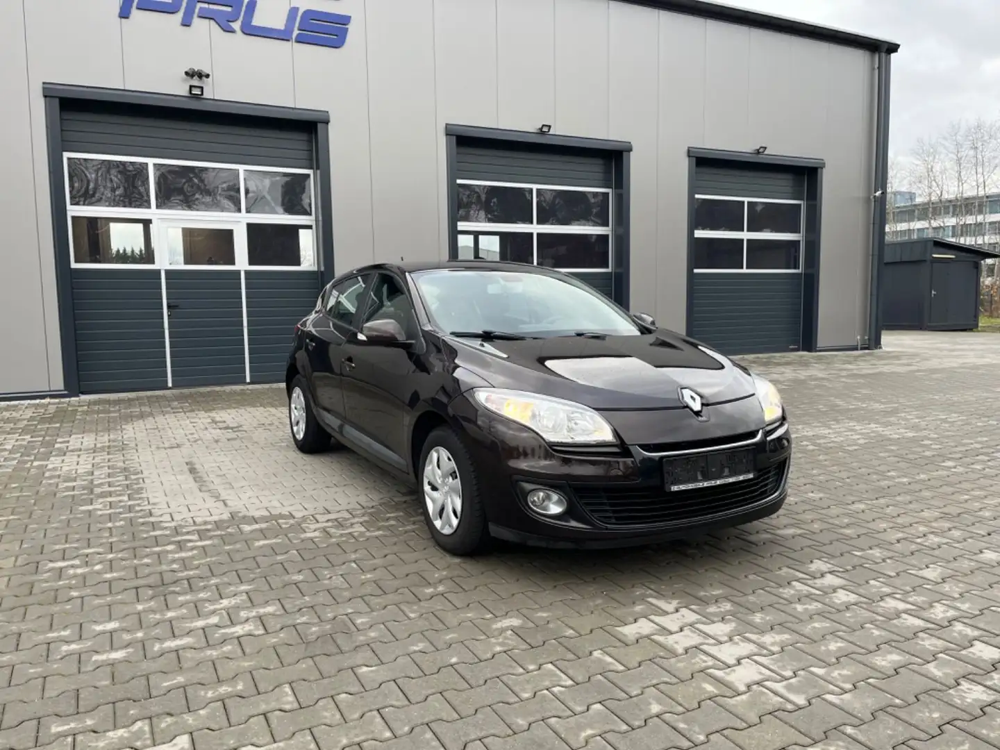 Renault Megane III Lim. 5-trg. Paris Brun - 2