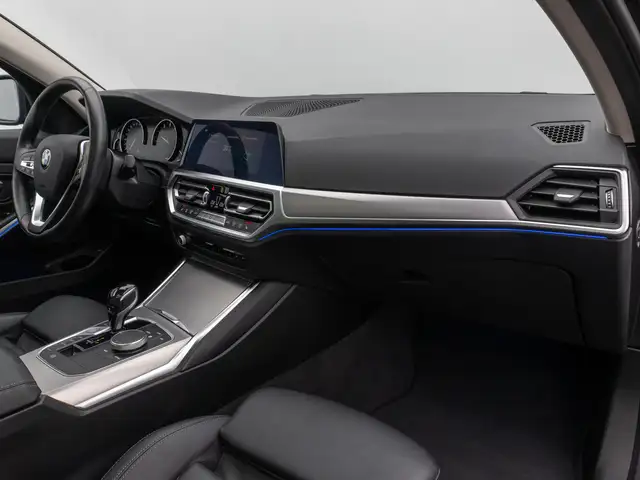 BMW 3 Series view 24