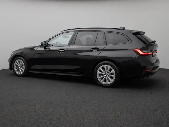 BMW 3 Series view 10