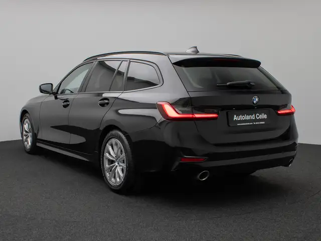 BMW 3 Series view 9