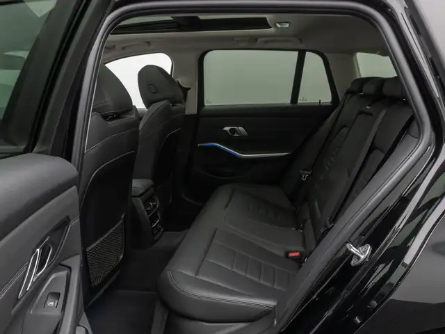BMW 3 Series view 26