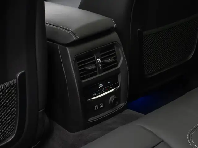 BMW 3 Series view 30